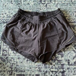 Lululemon Hotty Hot Low Rise Lined Short 4”